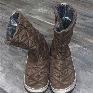 Columbia Quilted Boots